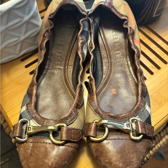 Brown Burberry Leather Flats with Gold Buckle - Picture 2 of 6